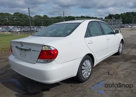 2005 Toyota Camry Le z USA, uszkodzony, nr VIN 4T1BE32K05U604945
